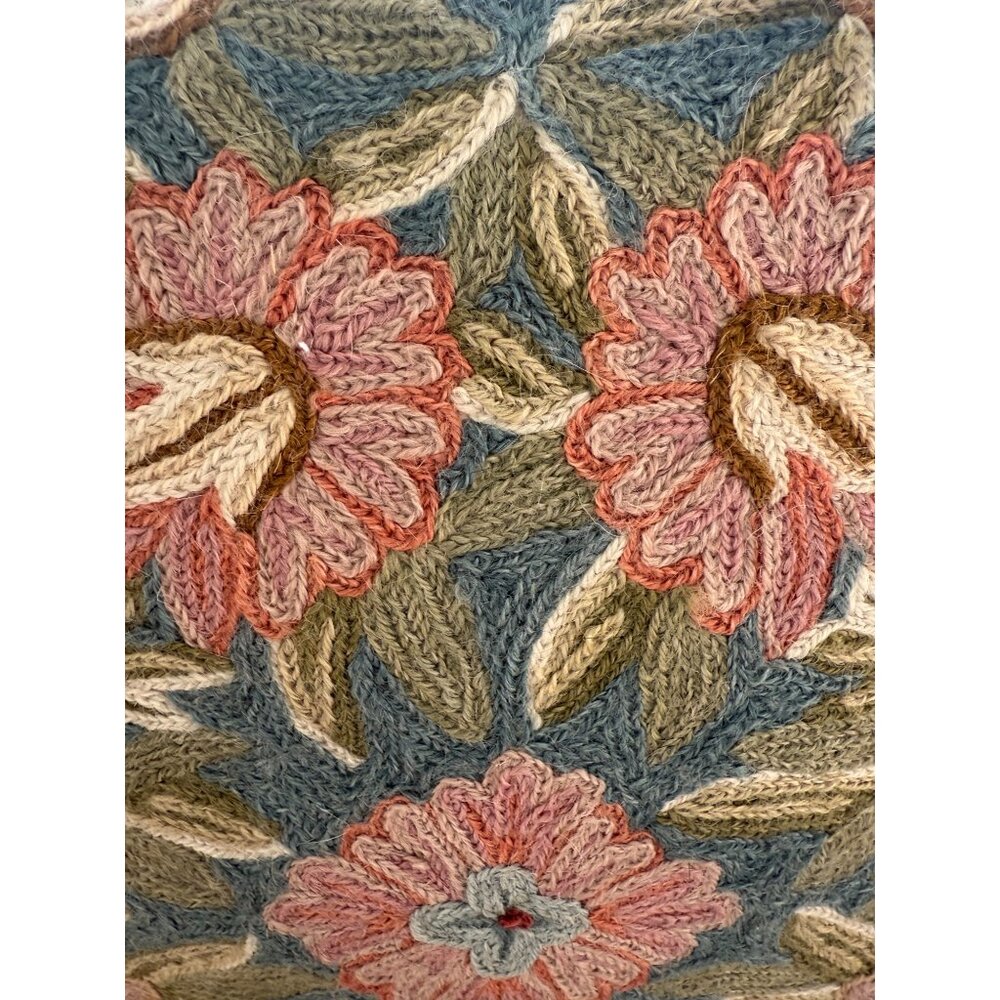 Vintage 80s Floral Wool Crewel Chainstitch Embroidery Accent Pillow 15x16" - Picture 5 of 10